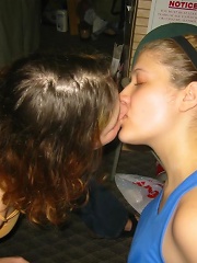 girls kissing megamix 94